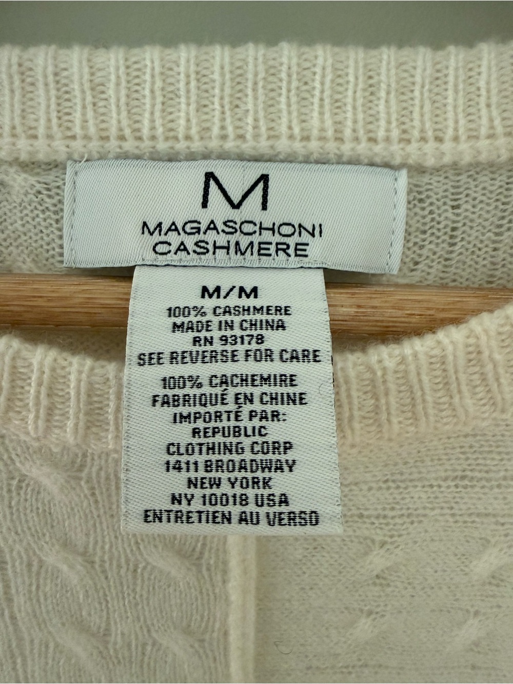 Magaschoni Ivory Cable-Knit Cashmere Sweater size medium - Picture 4 of 5